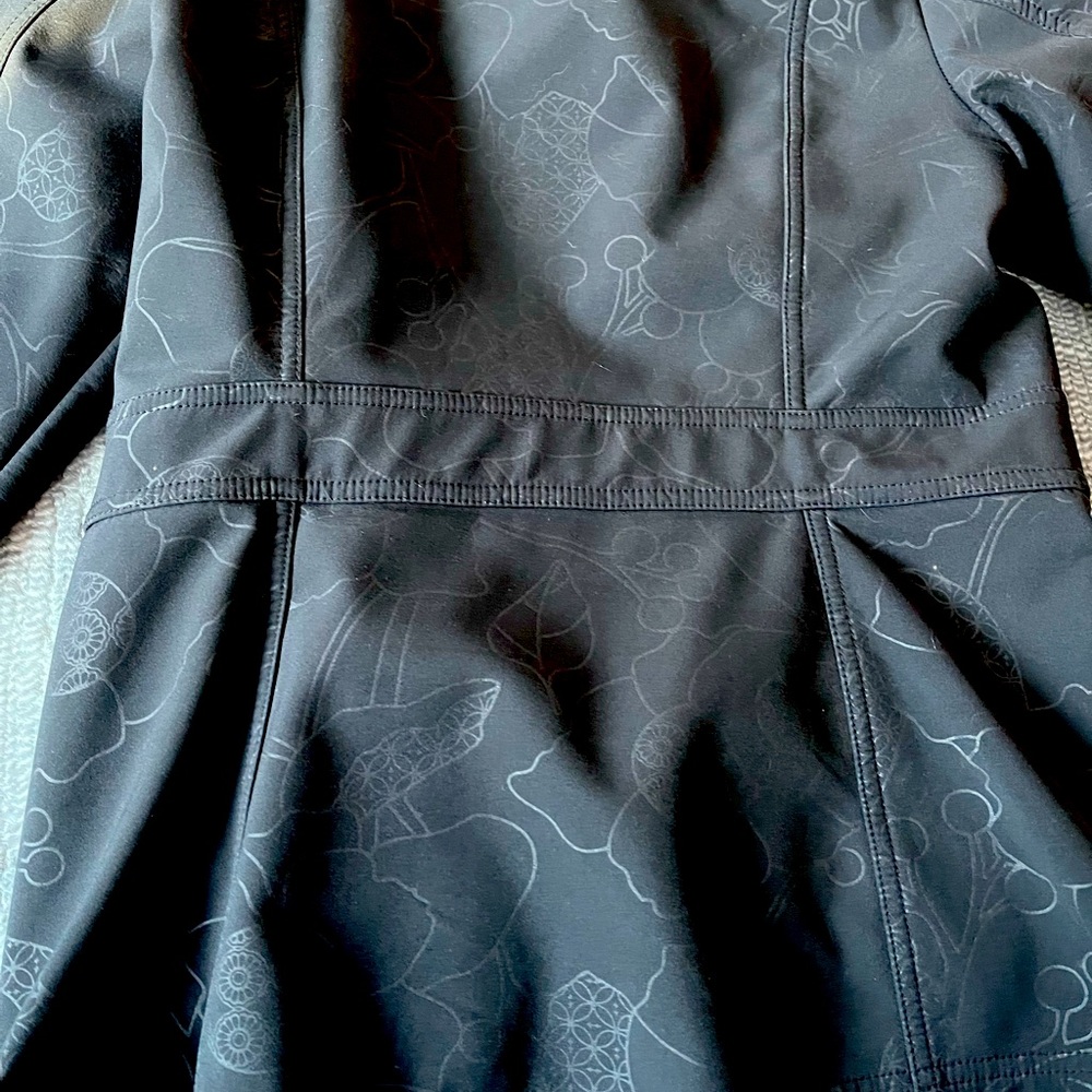 Black, size Medium, Lole Spring water resistant slightly form fitting jacket.